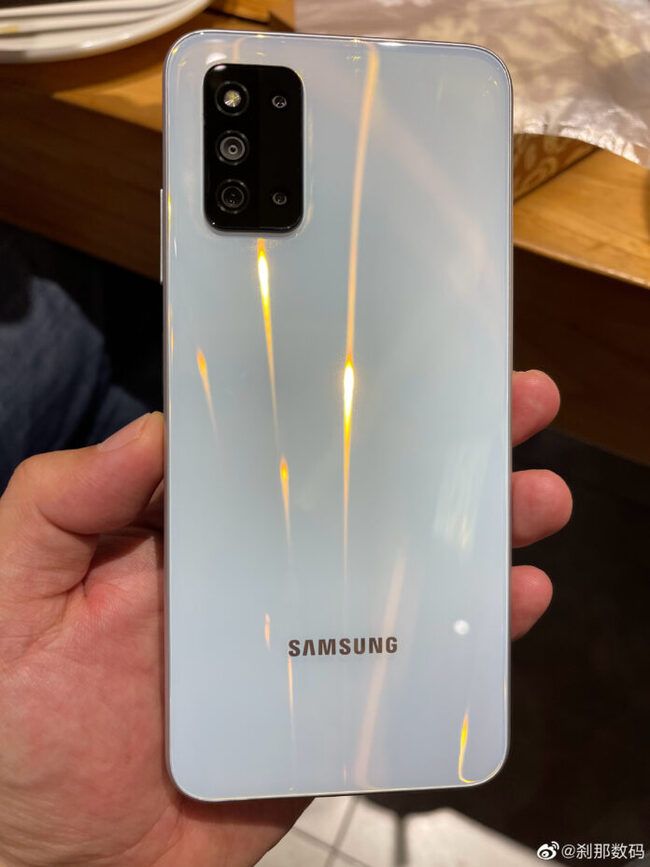 Samsung-Galaxy-F52-5G-live-shots-2-696x928.jpg