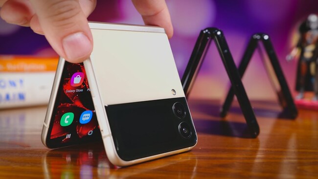 galaxy-z-flip-3-review-embrace-the-crease-F0P3iclbMho.jpg