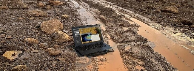 Dell-Latitude-5430-in-mud-810x298_c.jpeg