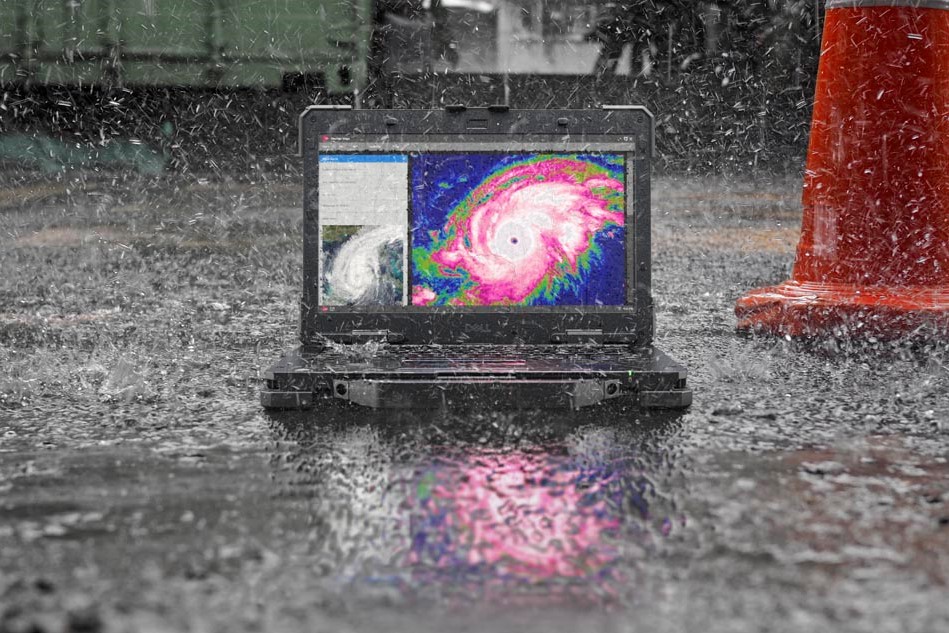 Dell-Latitude-7330-Rugged-Extreme-in-heavy-rain.jpeg