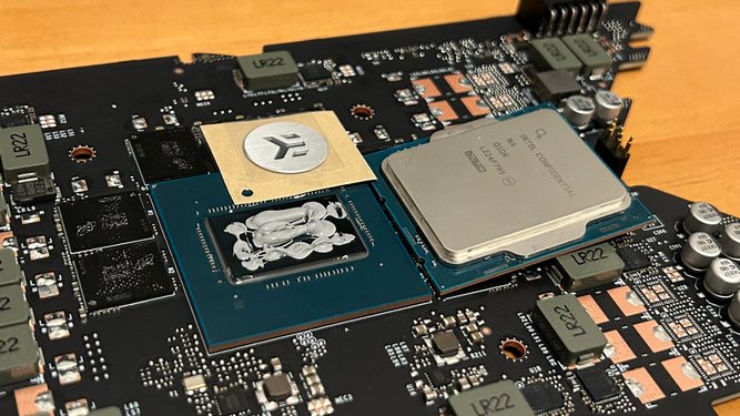 عکس تراشه پردازنده گرافیکی AD103 GPU
