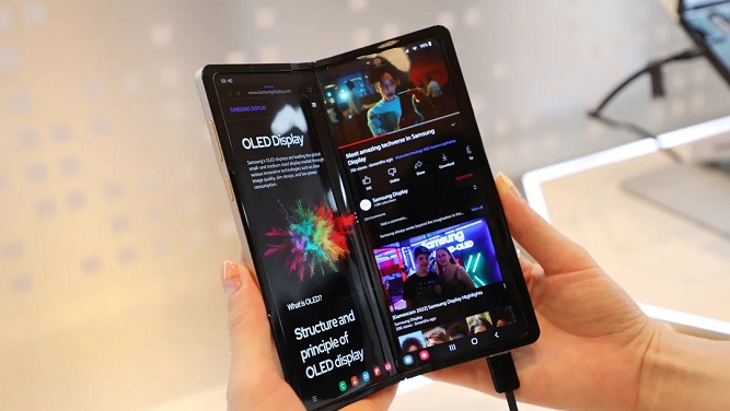 معرفی نمایشگر Flex In & Out با چرخش 360 درجه ای