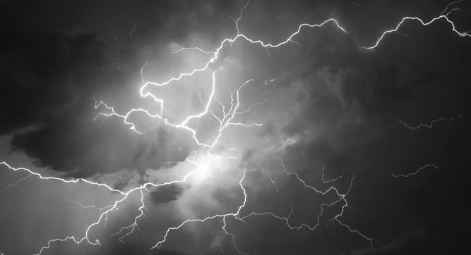 تاثیر رعد و برق بر عملکرد گوشی شیائومی 12S