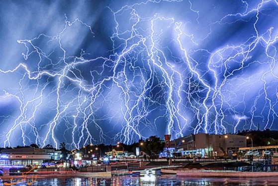 آیا رعد و برق بر عملکرد گوشی های هوشمند تاثیر گذار است