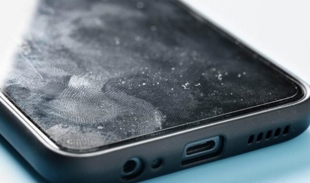 باقی ماندن اثر انگشت روی نمایشگر گوشی 