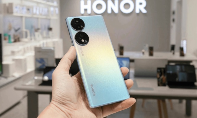 نمایی از گوشی honor 70