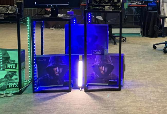 بسته بندی احتمالی کارت گرافیک RTX 4050 در رویداد GALAX مشاهده شده است