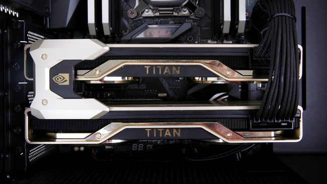 یک سیستم با کارت گرافیک titan