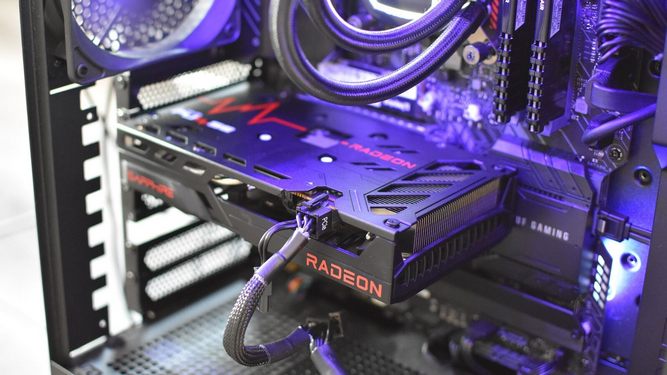 کارت گرافیک AMD RADEON داخل کیس