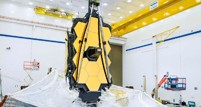 آینه بزرگ تلسکوپ فضایی وب