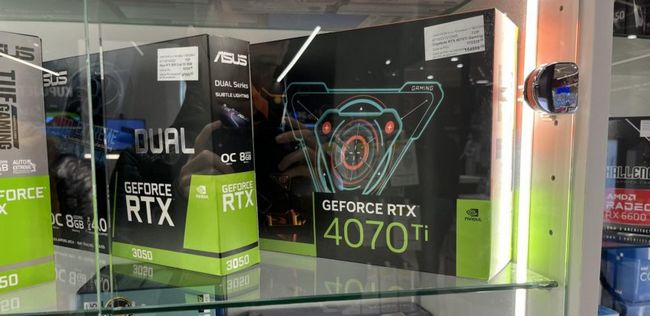 کارت گرافیک rtx 4070 tI در ویترین فروشگاه