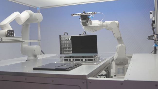 پایان اسمبل لپ تاپ توسط ربات