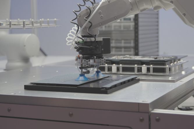 تعمیر لپ تاپ dell luna توسط ربات