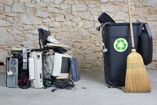 e-waste بازیافت دستگاه‌ها الکترونیکی و گوشی‌های قدیمی