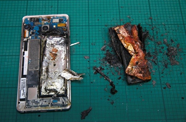 samsung-galaxy-note-7-fire-battery-explode خطر آتش‌سوزی و انفجار باتری گوشی‌های سامسونگ گلکسی قدیمی