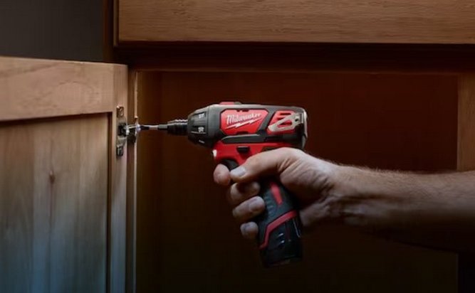 پیچ گوشتی برقی و شارژی تپانچه ای