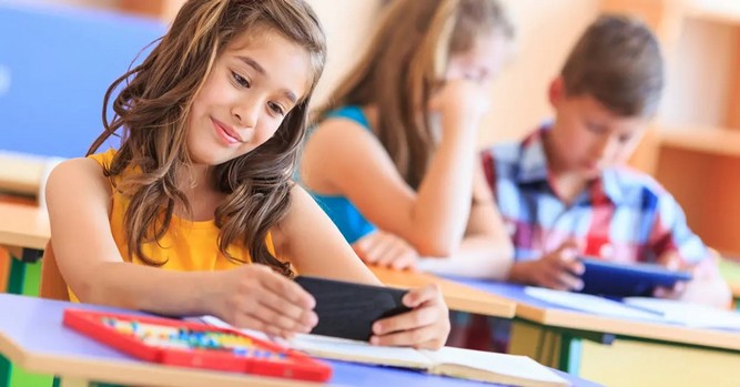 smartphone-in-schools-3.jpg
