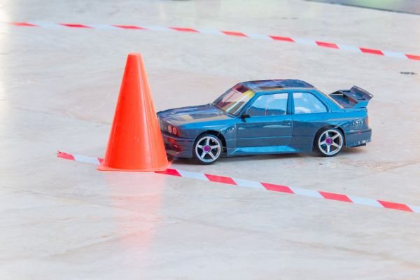 تفاوت ماشین کنترلی بنزینی و شارژی از نظر قدرت