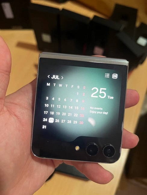 تصویر  گوشی Galaxy Z Flip5