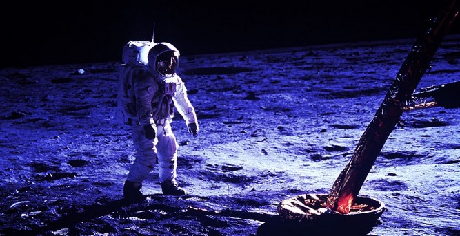 بوی خاک کره ماه