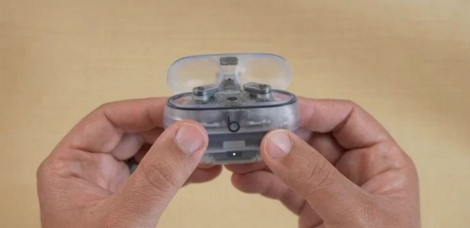 طراحی شفاف ایربادز +Beats Studio Buds