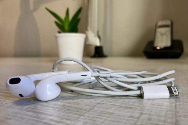 خراب شدن جای هندزفری گوشی