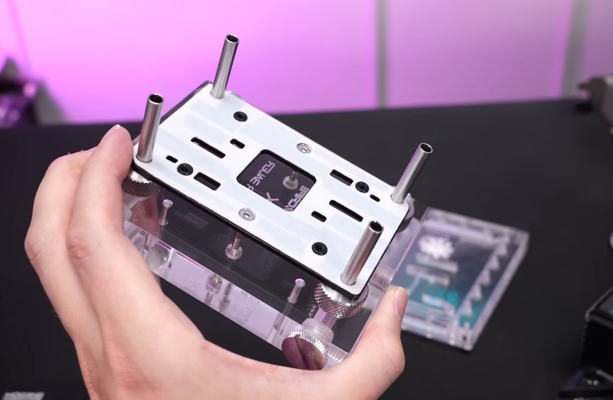 طرح ابتکاری برای مخفی کردن لوله‌های رابط خنک کننده