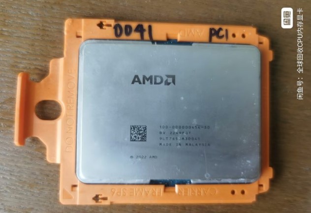 تصویر پردازنده 64 هسته‌ای AMD 7985WX