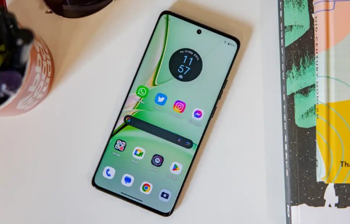 اج 40؛ سبک ترین مدل گوشی موتورولا