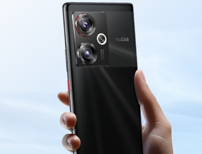 نمای پشتی گوشی پرچم‌دار Nubia Z50S