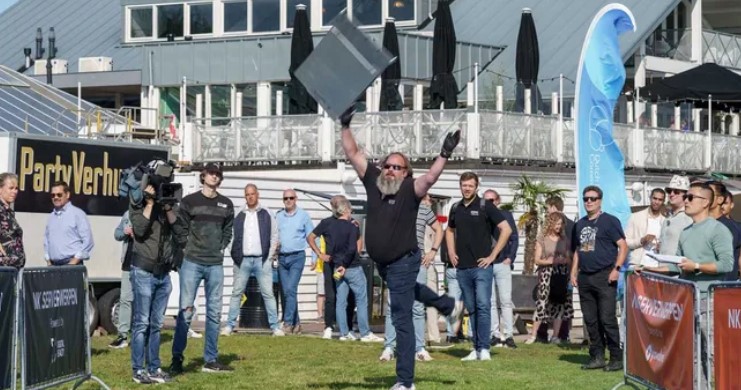 مسابقات پرتاب سرور