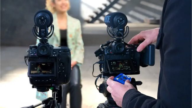 دوربین نیکون Z 8 در حال فیلم برداری