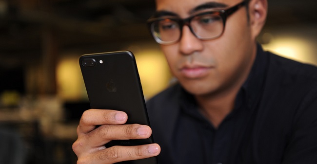 قابلیت جدید سیستم عامل iOS به نام Screen Distance