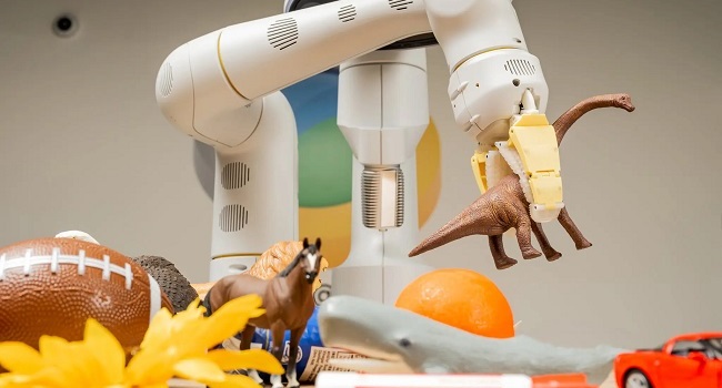 تحول در دنیای رباتیک با هوش مصنوعی جدید RT-2 گوگل