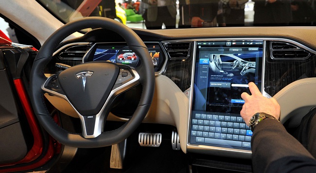 هک شدن سیستم قابلیتهای پولی خودروی تسلا