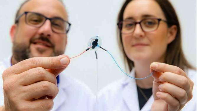 ایمپلنت تحویل دارو