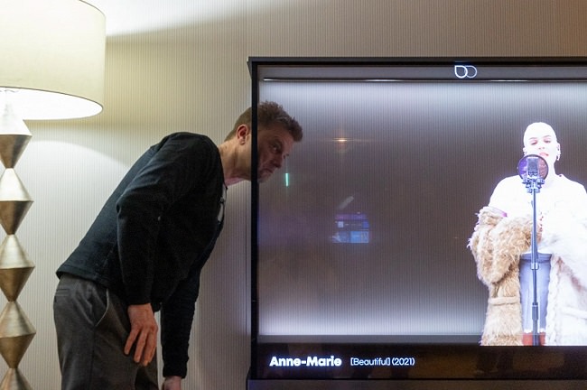 اولین تلویزیون بی‌سیم شفاف جهان به نام LG Signature OLED T