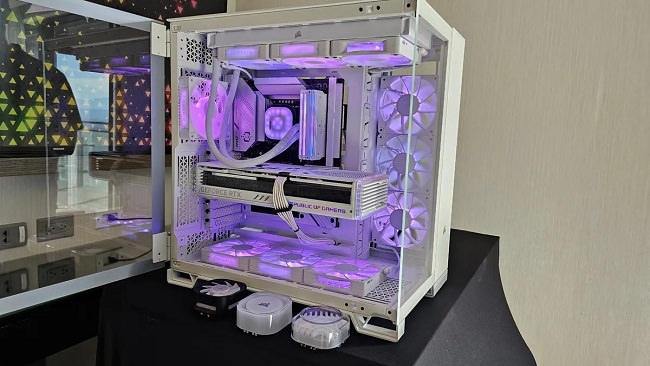 کیس کامپیوتر Corsair 6500X از برند کورسیر در نمایشگاه CES 2024