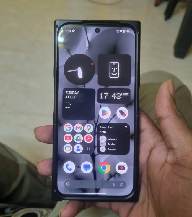 تصویر واقعی از گوشی Nothing Phone (2a)