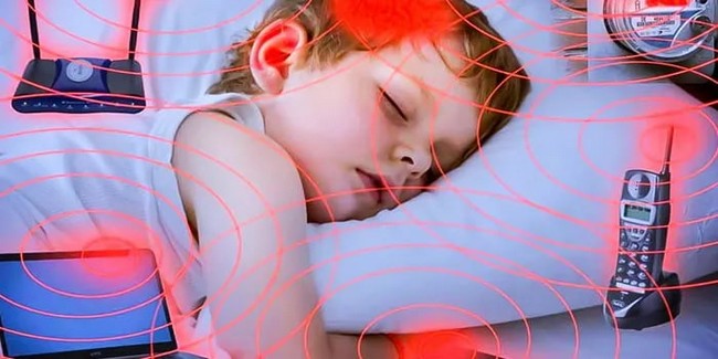خطرات وای فای برای سلامتی کودکان