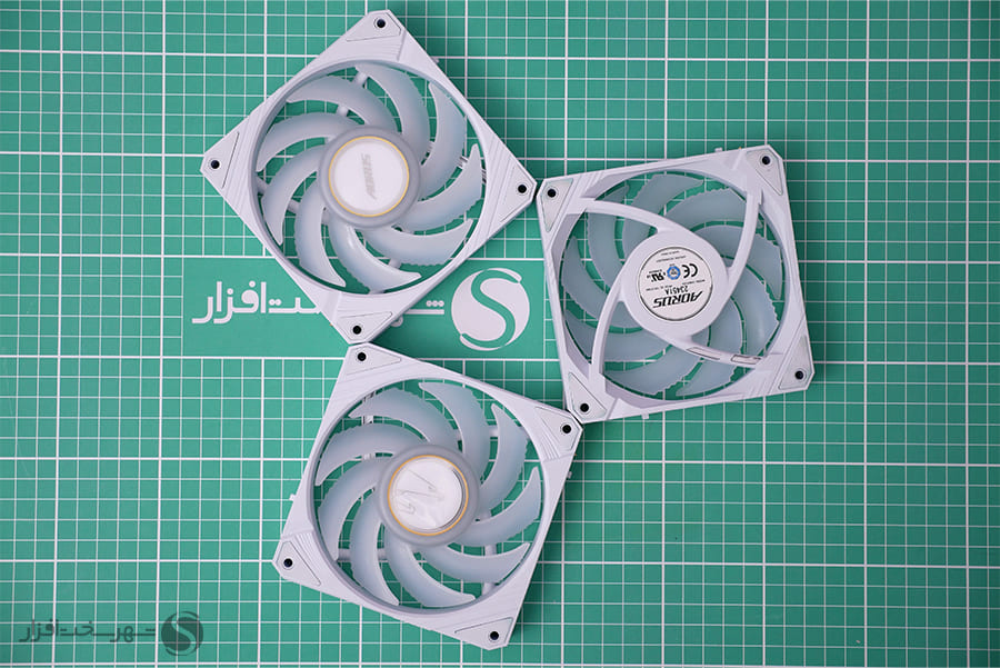 Gigabyte-Aorus-Waterforce-XII-360-Ice-x900-35.jpg