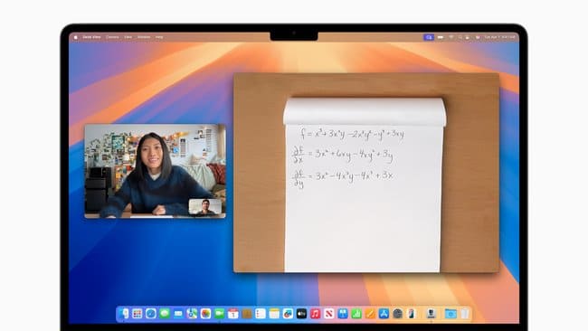 Apple-MacBook-Air-Desk-View-250305.jpg