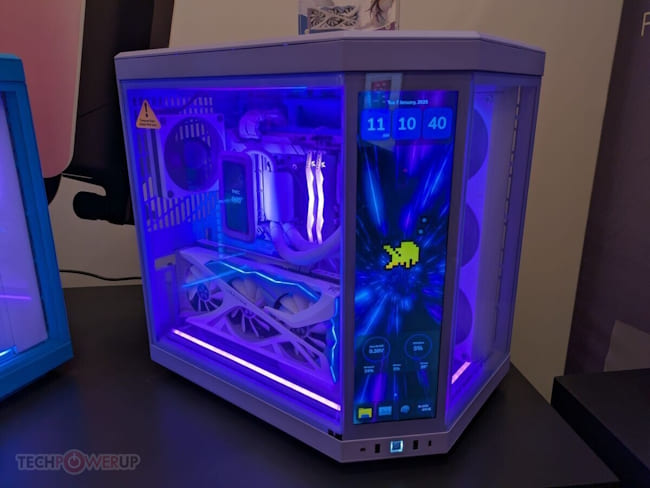 کیس Y70 تاچ اینفینیت