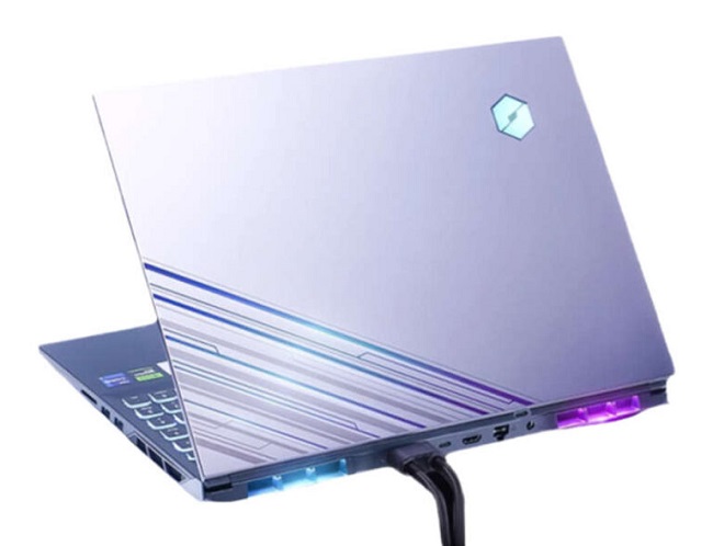 MECHREVO-LAPTOP-LIQUID2-768x589.jpg