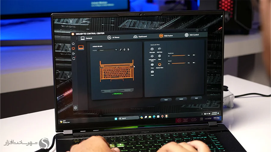 مقایسه AORUS 16X با ASUS ROG