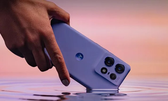 ضد آب بودن گوشی موتورولا اج 50 پرو