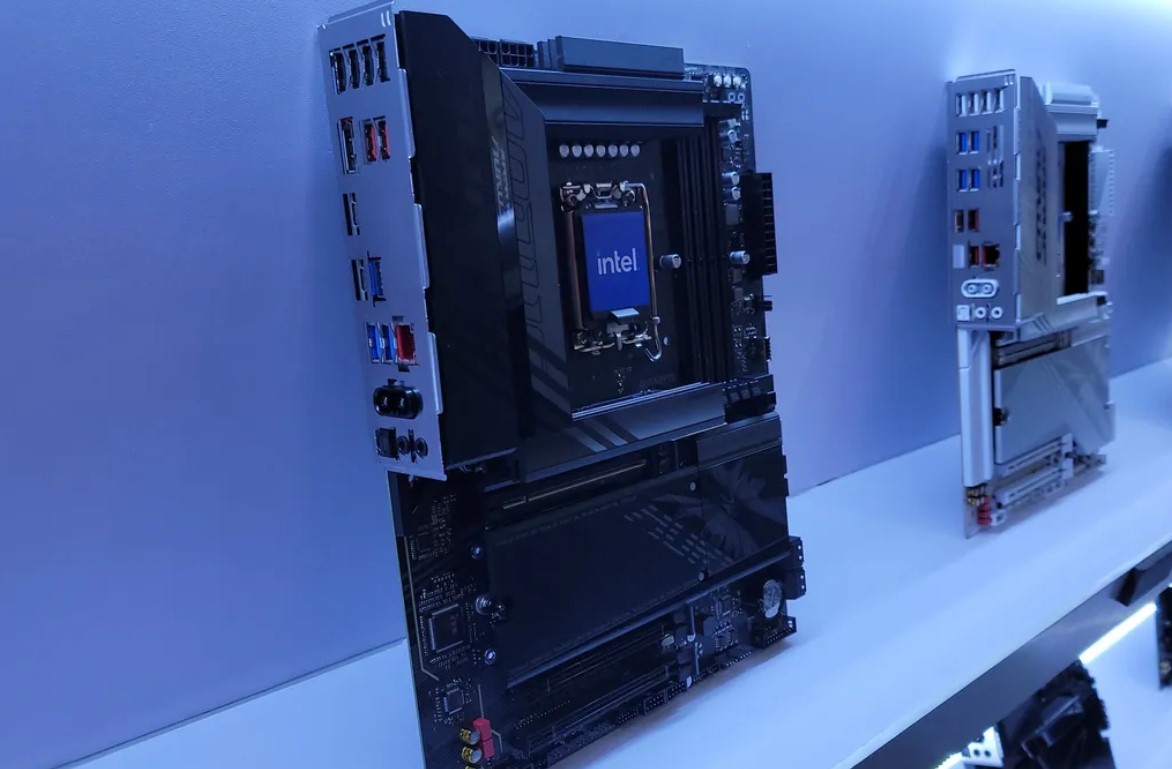 مادربرد Aorus Xtreme X Ice Z790 گیگابایت با تم سفید