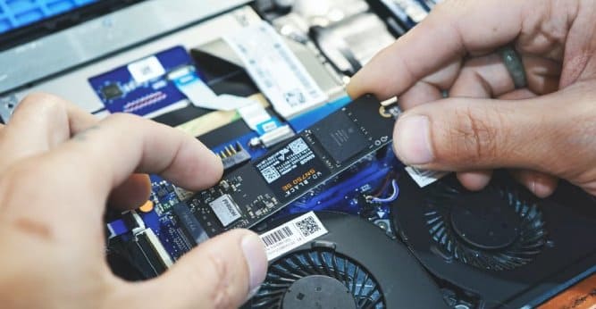 مقایسه دوام SSD و HDD