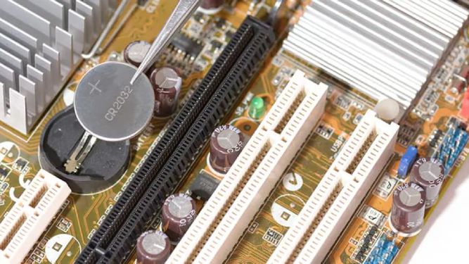 چگونه بفهمیم باتری CMOS تمام شده؟
