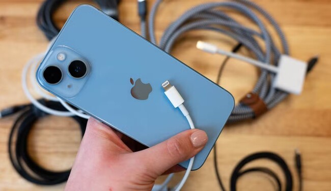 شارژ نشدن آیفون به دلیل درگاه USB